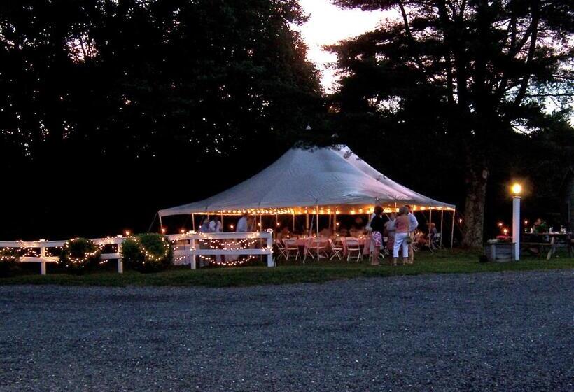 Seascape Motel & Cottages
