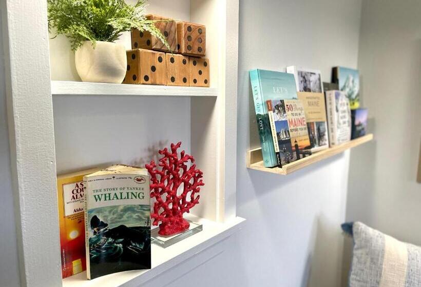 Seascape Motel & Cottages