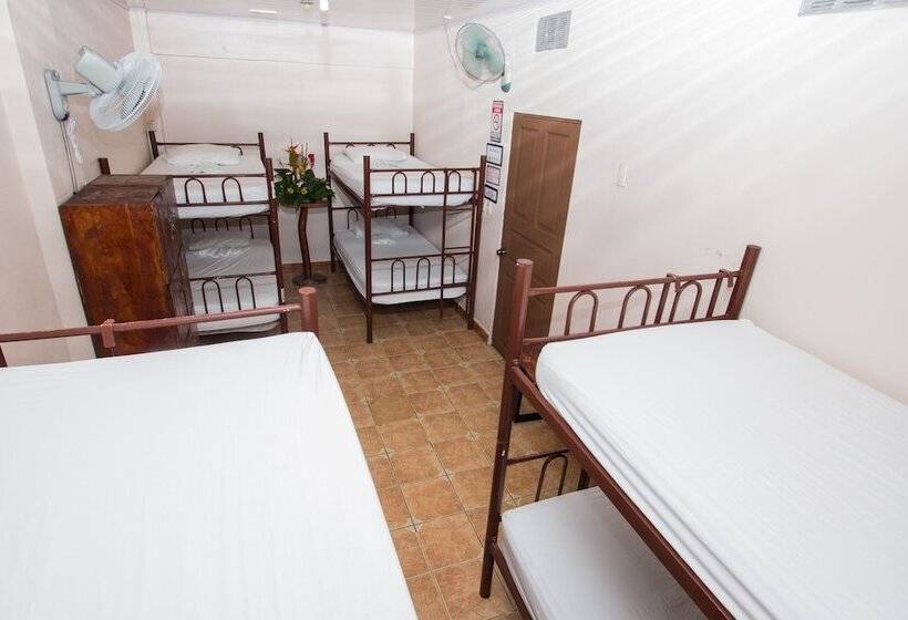 בית מלון כפרי Hostel Manuel Antonio