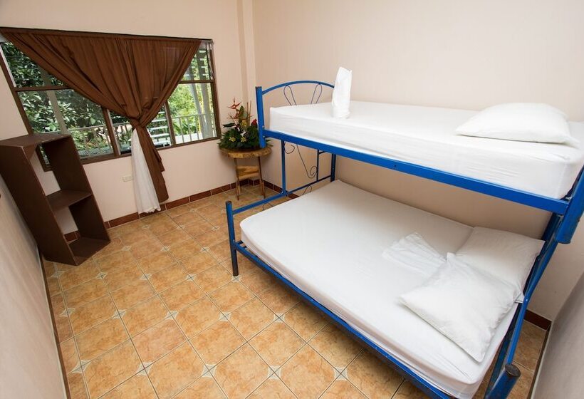 בית מלון כפרי Hostel Manuel Antonio