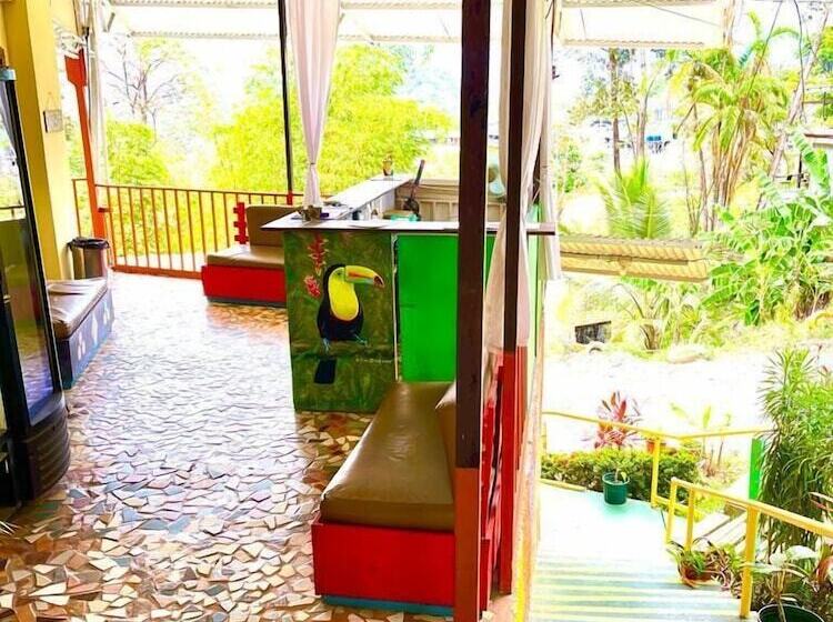 בית מלון כפרי Hostel Manuel Antonio