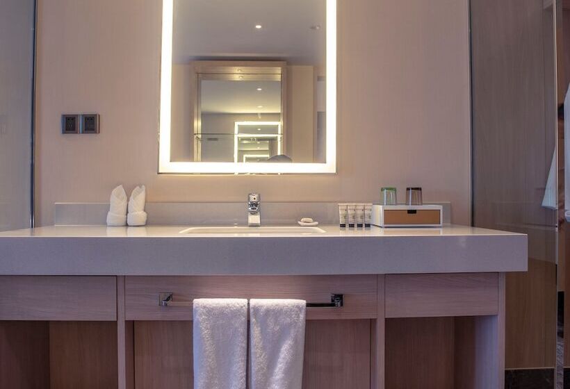 Shundi Shy Hotel Jinshan Lake Zhenjiang