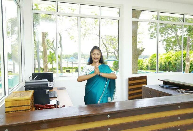 酒店 Diya Dahara Lake Resort