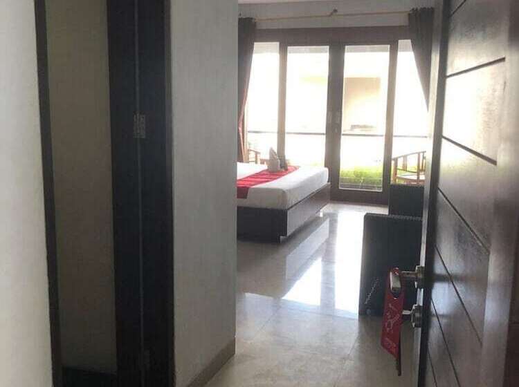 Отель Reddoorz Near Jimbaran Beach 2