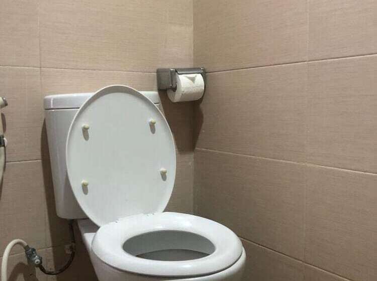 Отель Reddoorz Near Jimbaran Beach 2