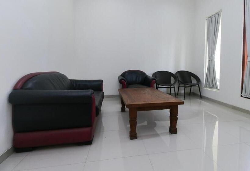 酒店 Reddoorz Plus @ Panorama Villas Batu