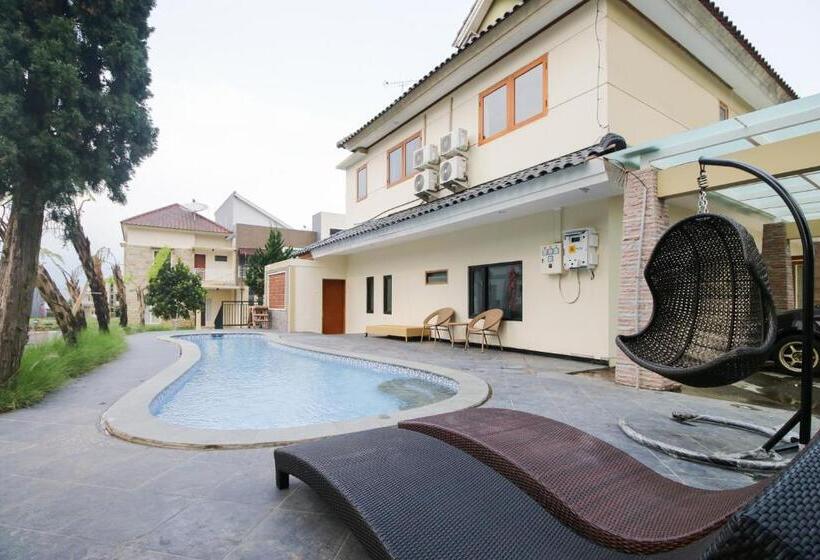 酒店 Reddoorz Plus @ Panorama Villas Batu