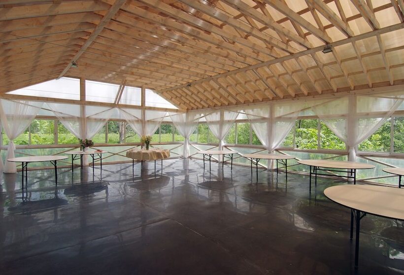 酒店 Vishnevyi Sad