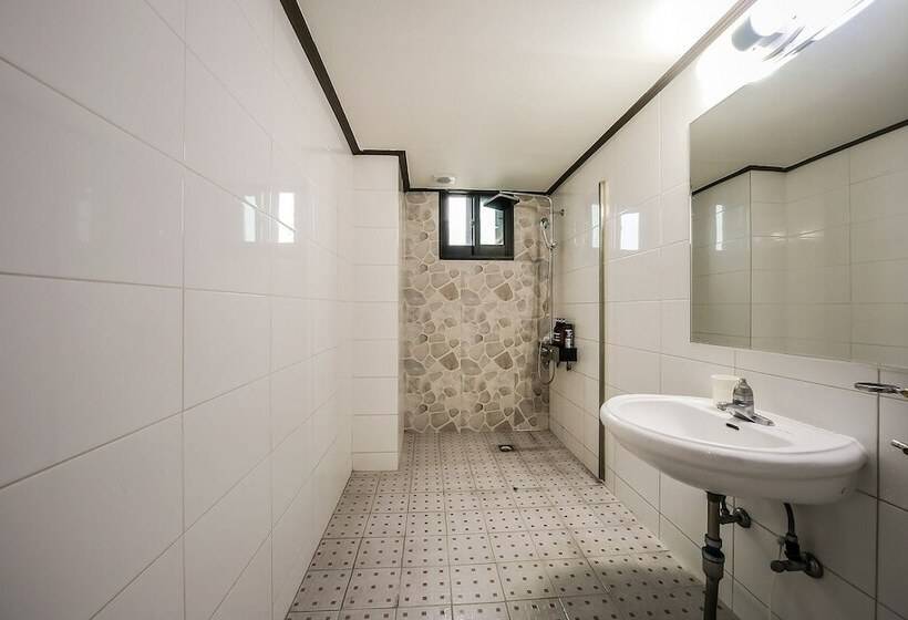 מוטל Andong Okdong Equus