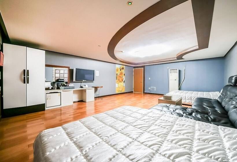 מוטל Andong Okdong Equus