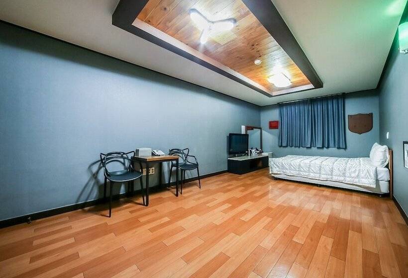 מוטל Andong Okdong Equus