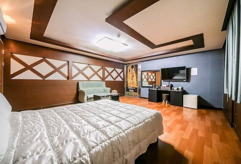 מוטל Andong Okdong Equus