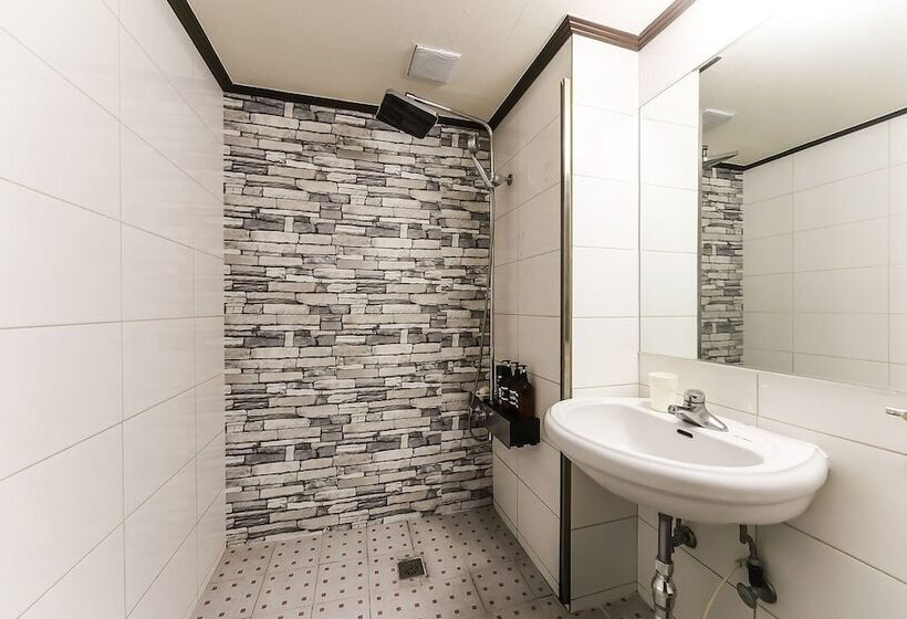 מוטל Andong Okdong Equus