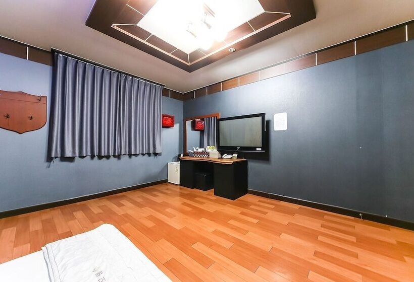 מוטל Andong Okdong Equus