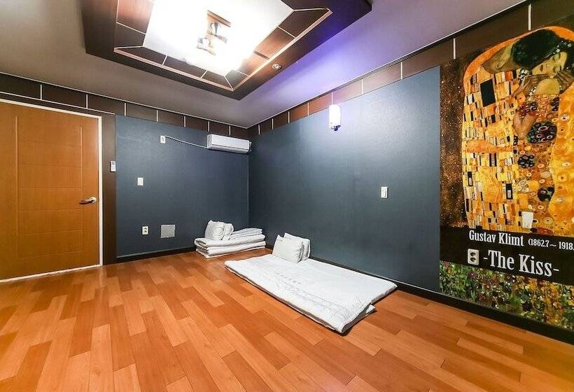 מוטל Andong Okdong Equus