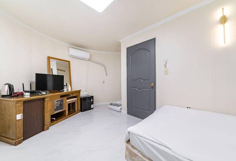 汽车旅馆  Cheorwon Pareseu