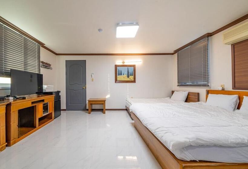 汽车旅馆  Cheorwon Pareseu