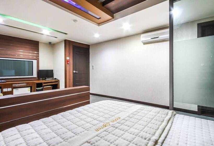 فندق على الطريق Geochang Enter