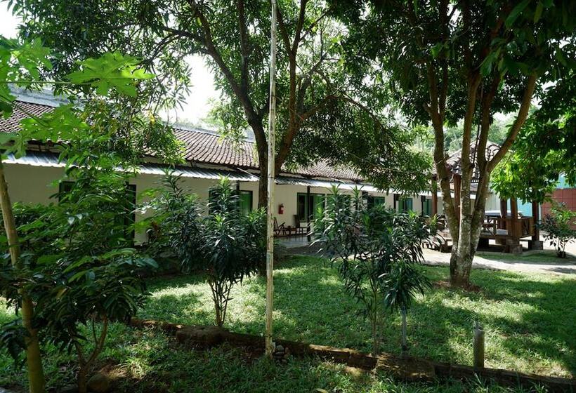 Пансион Reddoorz Syariah Near Sekuro Beach Jepara