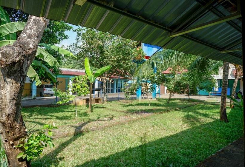 Пансион Reddoorz Syariah Near Sekuro Beach Jepara