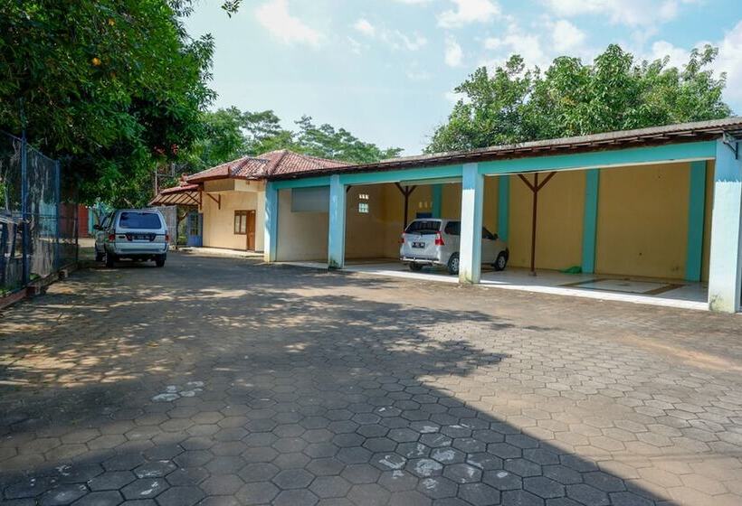 Пансион Reddoorz Syariah Near Sekuro Beach Jepara