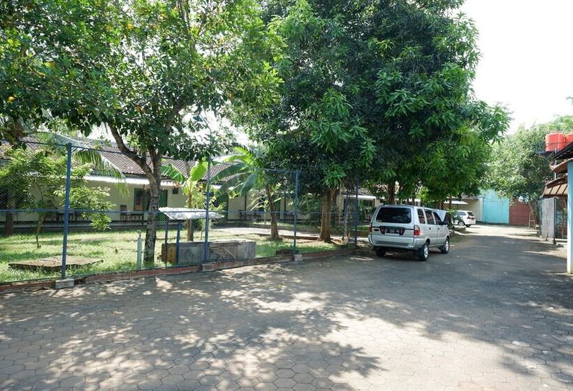 Пансион Reddoorz Syariah Near Sekuro Beach Jepara