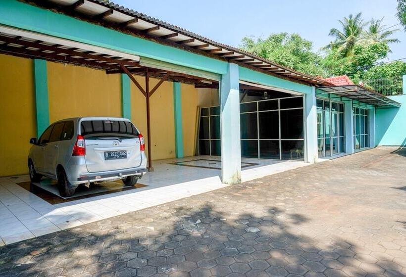 Пансион Reddoorz Syariah Near Sekuro Beach Jepara