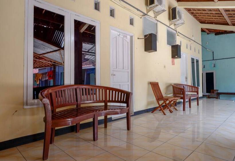 Пансион Reddoorz Syariah Near Sekuro Beach Jepara