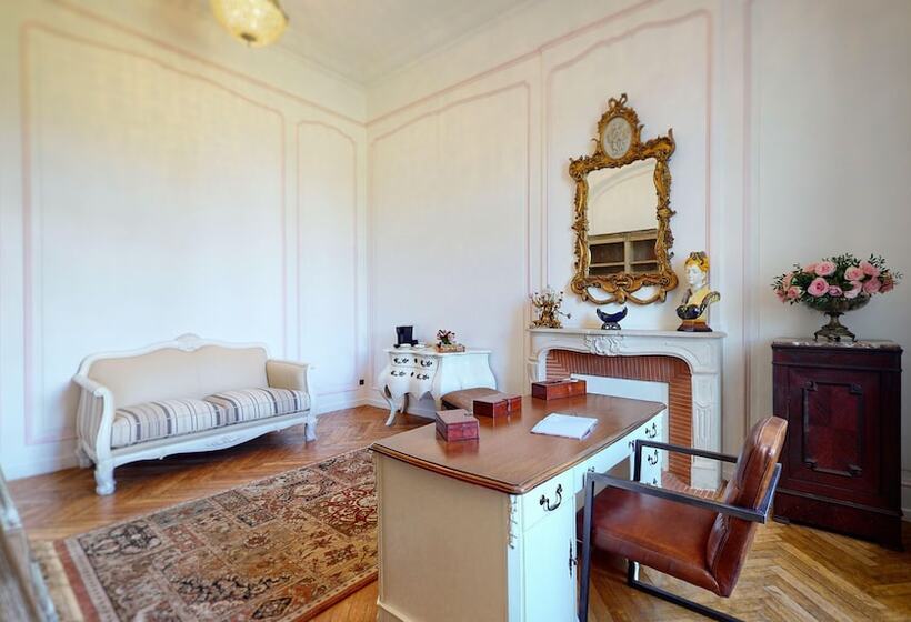 Отель Chateau De Tressé