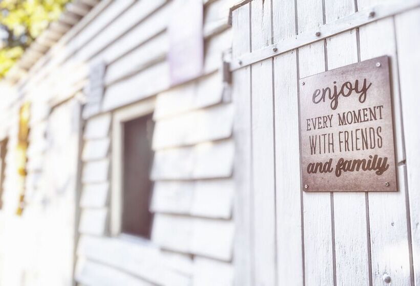 Отель Chateau De Tressé