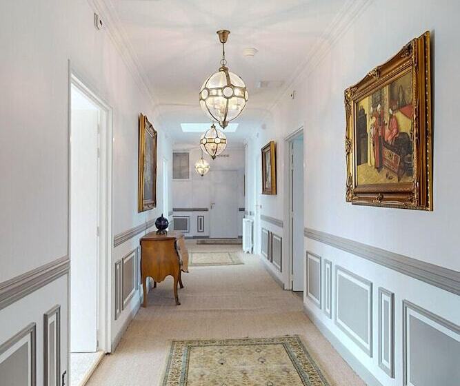 Отель Chateau De Tressé