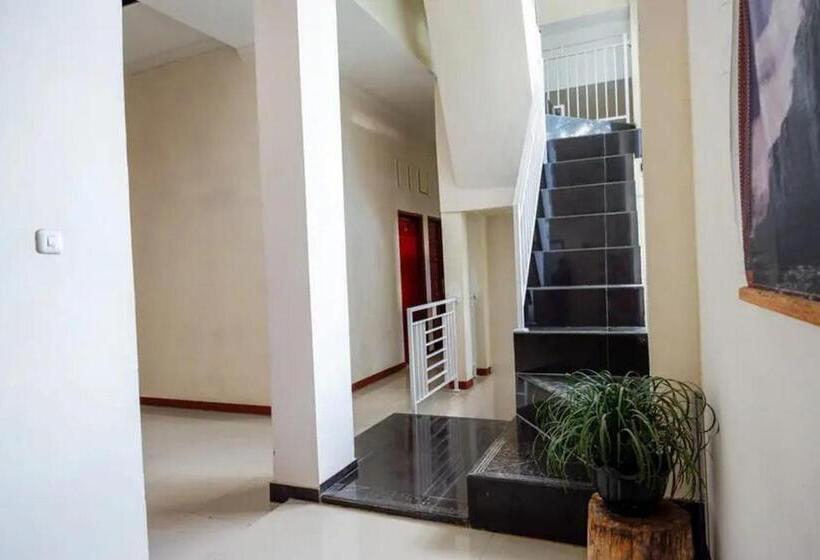 فندق Reddoorz At Makale Tana Toraja