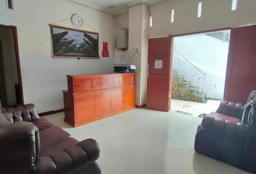 فندق Reddoorz At Makale Tana Toraja