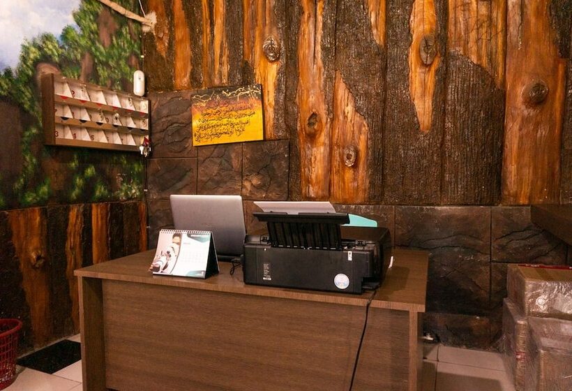 ホテル Reddoorz @ Mt Haryono Street Waingapu