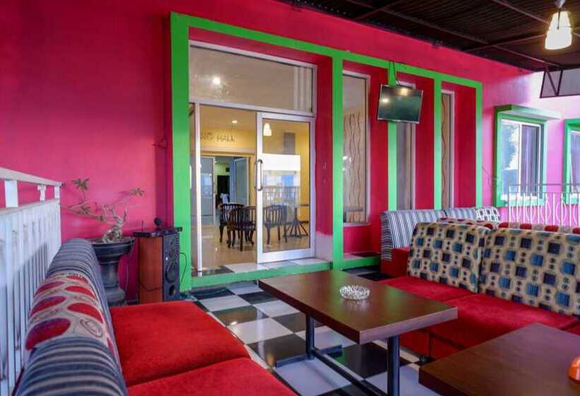 ホテル Reddoorz Near Citraland Waterpark Kendari