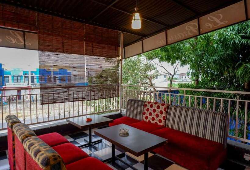 ホテル Reddoorz Near Citraland Waterpark Kendari