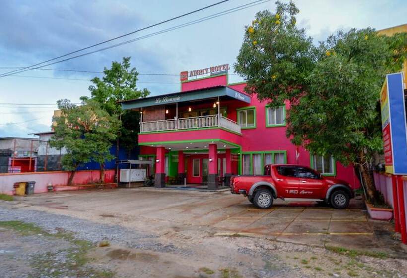 ホテル Reddoorz Near Citraland Waterpark Kendari