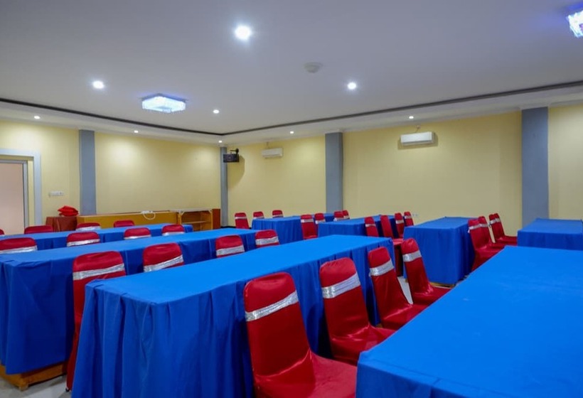 酒店 Reddoorz Near Citraland Waterpark Kendari