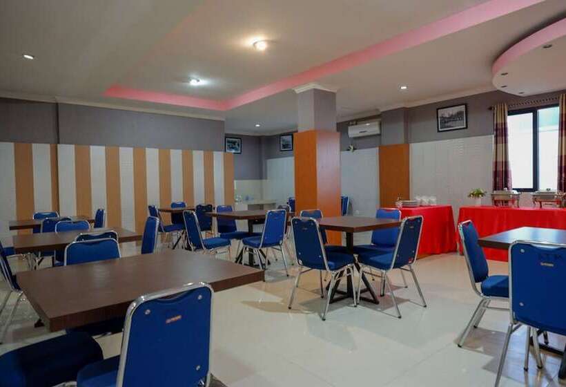 ホテル Reddoorz Near Citraland Waterpark Kendari