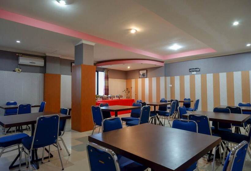 호텔 Reddoorz Near Citraland Waterpark Kendari