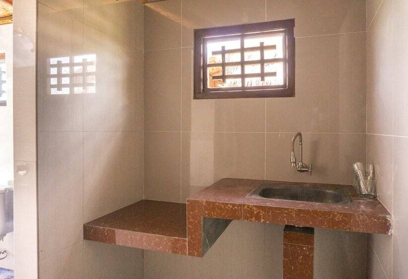 בית מלון כפרי Reddoorz @ Tambolaka Sumba