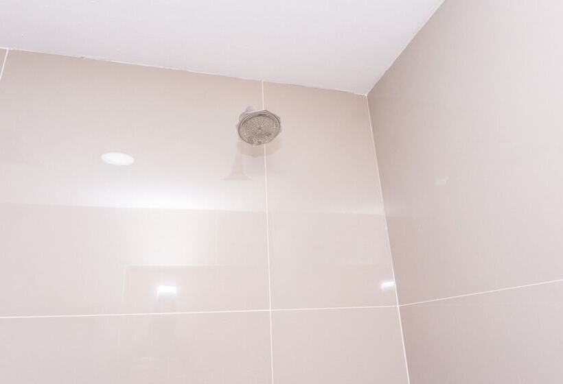 בית מלון כפרי Reddoorz @ Tambolaka Sumba