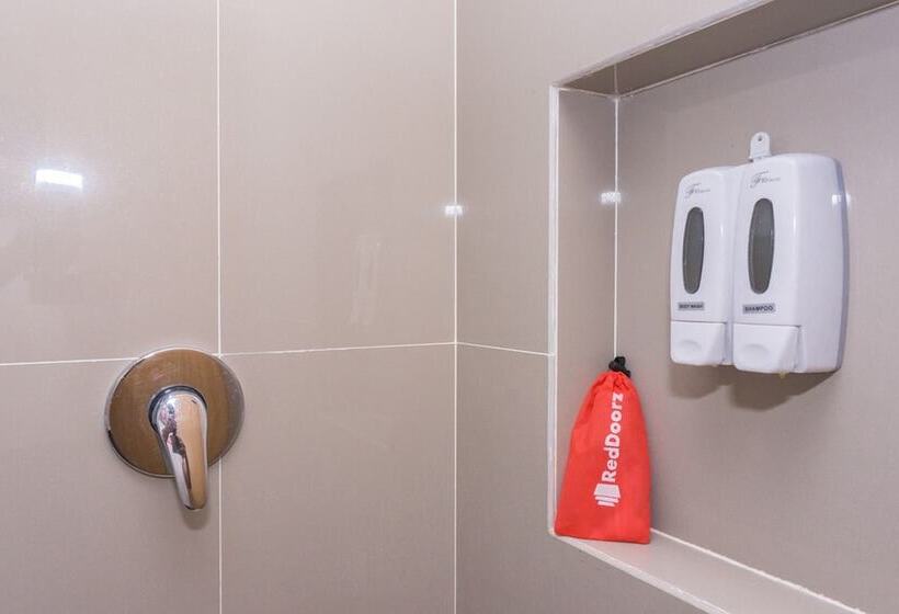 בית מלון כפרי Reddoorz @ Tambolaka Sumba