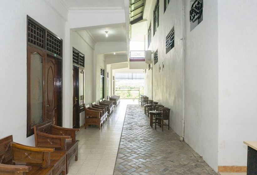 בית מלון כפרי Reddoorz @ Tambolaka Sumba