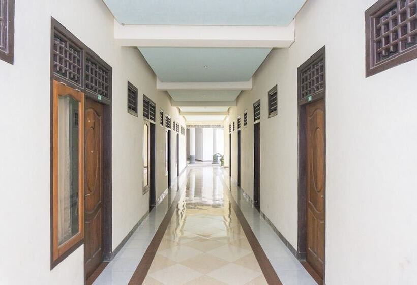 בית מלון כפרי Reddoorz @ Tambolaka Sumba