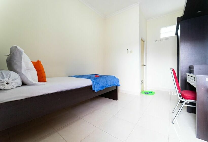 Pensjonat Koolkost Syariah Near Botani Square Mall