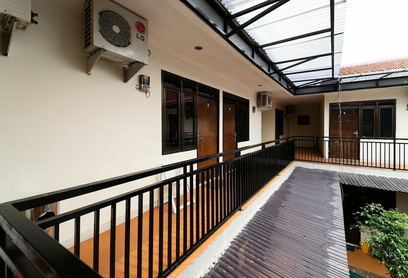 Pensjonat Koolkost Syariah Near Botani Square Mall