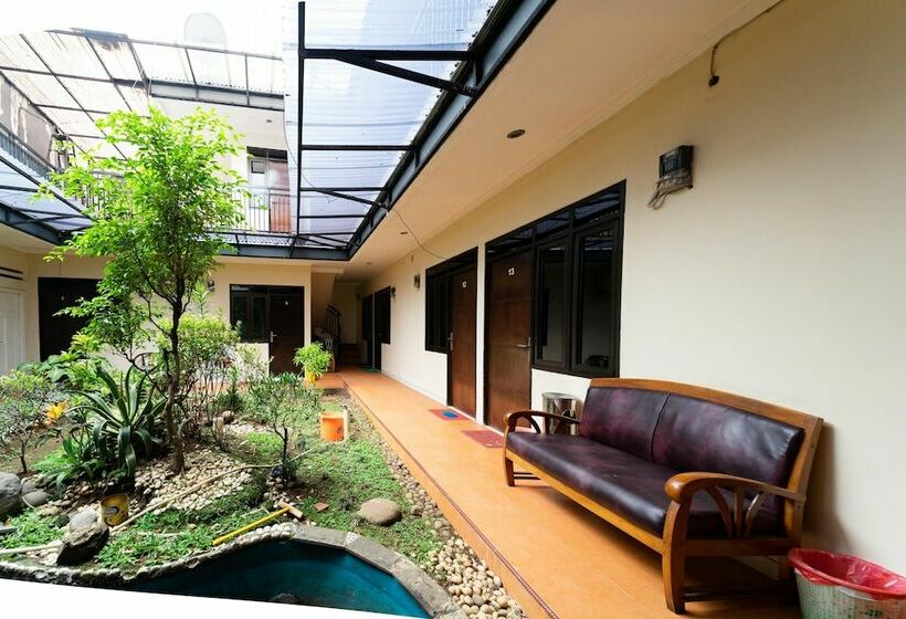 Pensjonat Koolkost Syariah Near Botani Square Mall