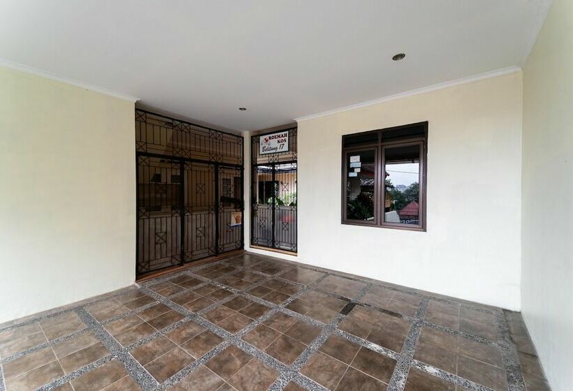 Pensjonat Koolkost Syariah Near Botani Square Mall