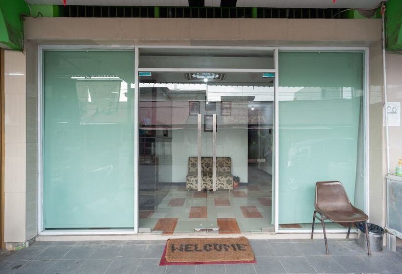 پانسیون Reddoorz Near Jembatan Makalam Jambi